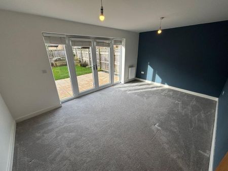 4 bedroom semi-detached house to rent - Photo 4