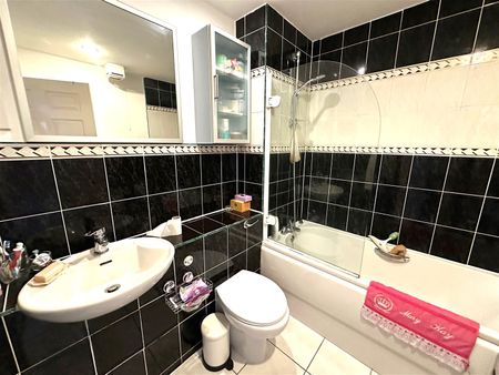 Stephenson Wharf, Hemel Hempstead - Photo 4