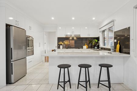 Big-Hearted Family Living in the Heart of it All - Photo 4