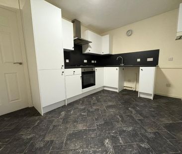 2 bedroom semi-detached house to rent - Photo 2