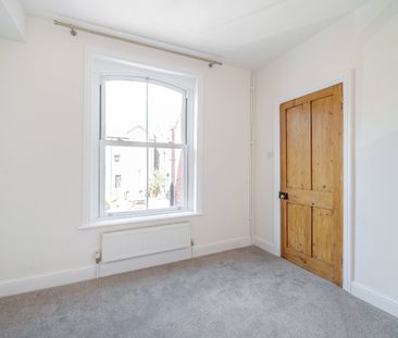 4 bedroom terraced house to rent - Photo 5