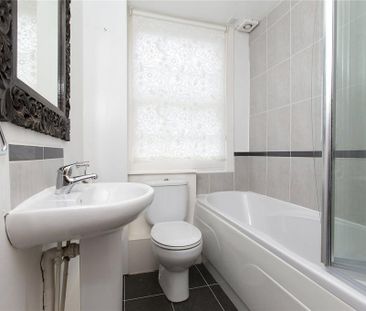 2 bedroom end of terrace house to rent - Photo 3