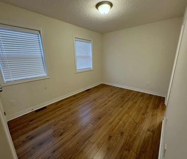 South Barrie: 2 Bed, 2.5 Bath Townhouse, Leggott Ave. - Photo 3