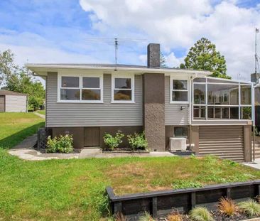 Large 3 Bedroom Home In Birkdale! - Photo 5