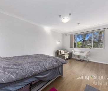 Private & Light-Filled Studio in Prime Location - Photo 1