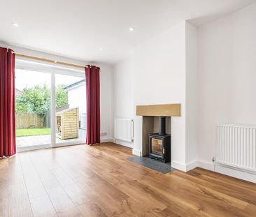 4 bedroom semi-detached house to rent - Photo 3