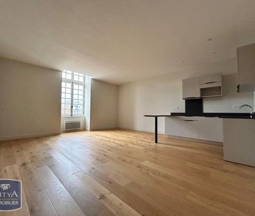 Location Appartement 3 pièces 69m² FONTENAY LE COMTE 85200 - Photo 6