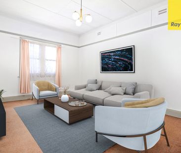 SPACIOUS HOME ON THE HIGH SIDE - Photo 2