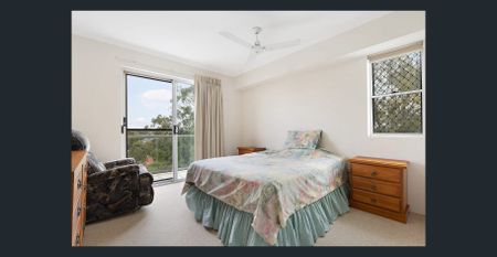 Top-Floor 2-Bedroom Unit with Bay Views in Shore Line View - Photo 2