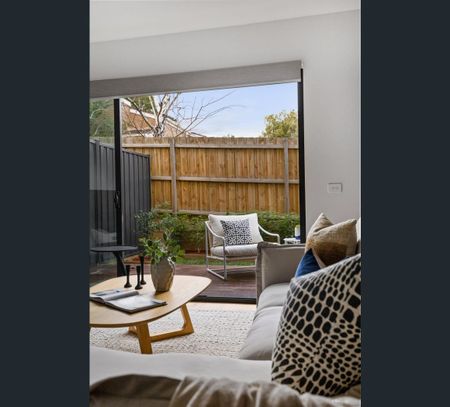 2/853 Toorak Road, Hawthorn East, Vic 3123 - Photo 4