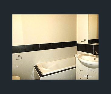 3 BEDROOM TOWNHOUSE - Photo 2