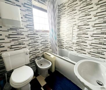 Terraced House to rent on - Photo 4