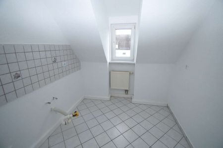 2-Zimmer-Wohnung im Dachgeschoß mit separater Küche und Dusche, renoviert, ab sofort - Photo 5