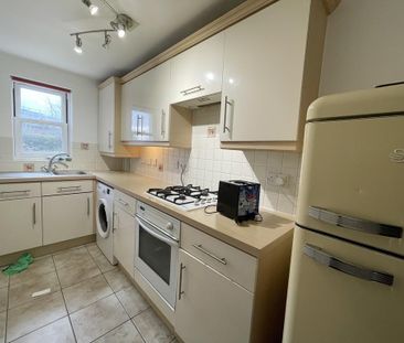 2 bedroom ground floor flat to rent - Photo 4