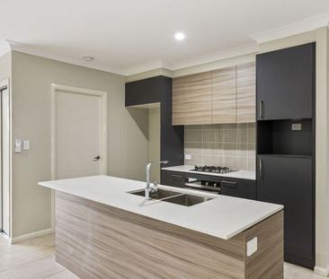 Large Open Plan Living - Close to CBD - Photo 3