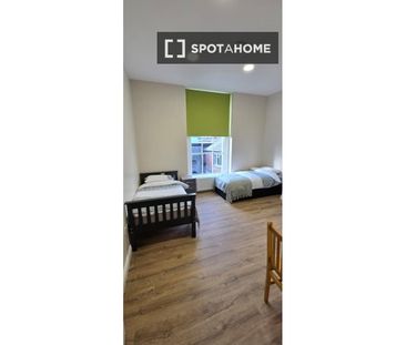 Room in shared apartment for rent in Inns Quay, Dublin - Photo 5