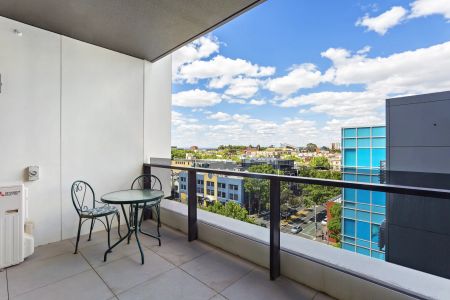 Stunning, East-facing 2 bedroom in prestigious Eminence - Photo 5