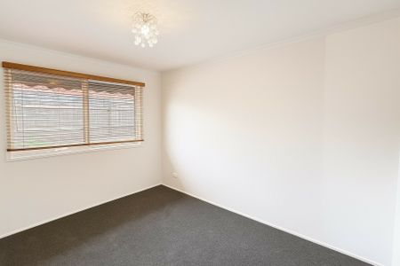 "Perfect Family Living - Close to Schools, Shops & Parks" - Photo 2