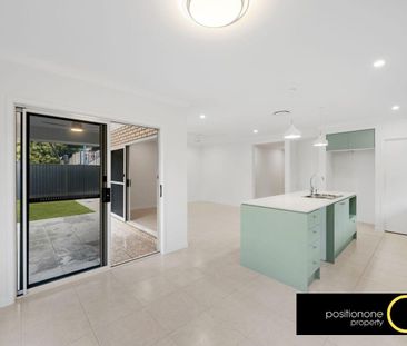 Brand New Family Home with a huge floorplan of 246m2! Only 1.5Km to... - Photo 4