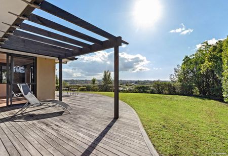 EXECUTIVE MODERN HOME – RARERE TERRACE WITH INLET VIEWS - Photo 5