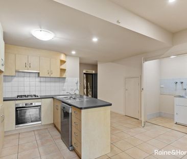 Prestigious 2 Bedroom Townhouse in Kensington! - Photo 6