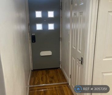 1 bedroom in a flat share to rent - Photo 6