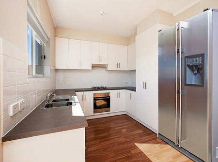 Very Neat Three Bedroom Unit - Photo 5