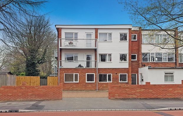 2 bedroom flat to rent - Photo 1