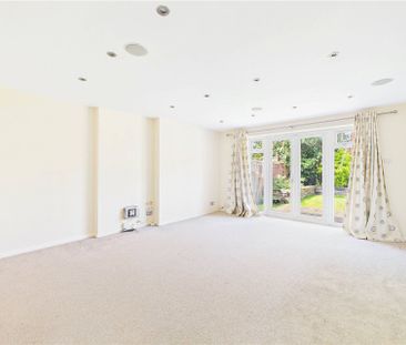 4 bedroom House in The Delph, Reading - Photo 1