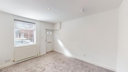 2 bedroom terraced house to rent - Photo 4