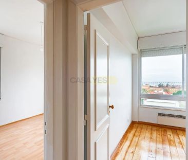Apartment T2 in Moscavide e Portela, Loures - Photo 2