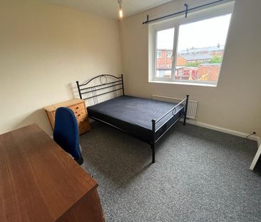 3 bedroom semi-detached house to rent - Photo 5