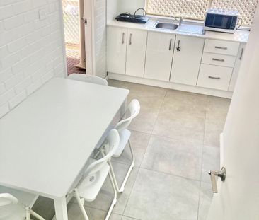 Modern & Convenient Living in Prime Beverly Hills Location - Photo 5