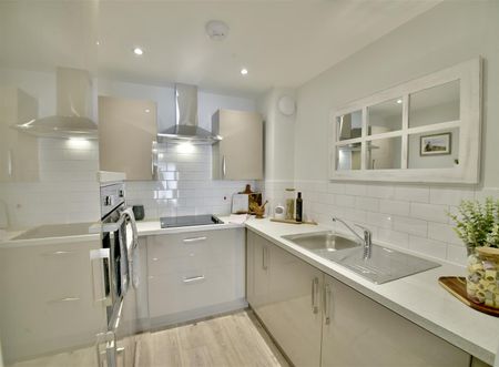 Bower Lodge, Shirley, Solihull, West Midlands - Photo 5