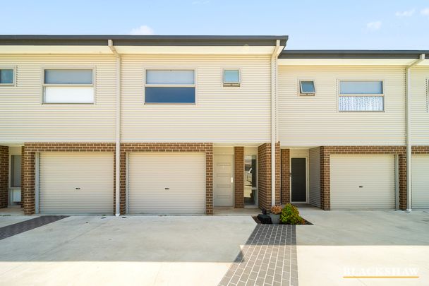 7/27 Yass Road, Queanbeyan NSW 2620 - Townhouse For Rent | Domain - Photo 1