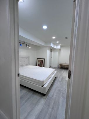 For Lease - 39 Waterton Crescent, Richmond Hill, Ontario - Photo 1