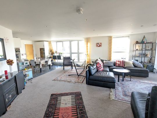 3 Bed Penthouse, Marsh Street, BS1 - Photo 1