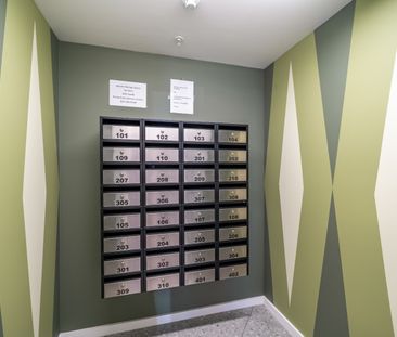 HUTT CENTRAL GEM – SUN-FILLED & SUPERBLY LOCATED! - Photo 1