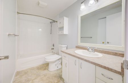 For Lease - 68 Foxglove Crescent, Waterloo, Ontario - Photo 3