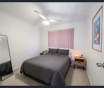 Corner-Site Convenience in the Heart of Burleigh Waters - Photo 4