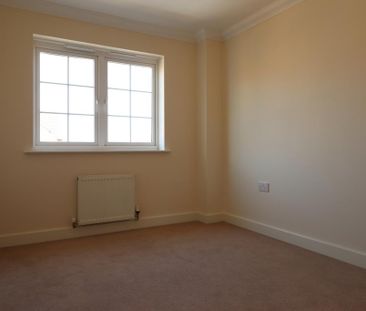 4 bedroom end of terrace house to rent - Photo 3