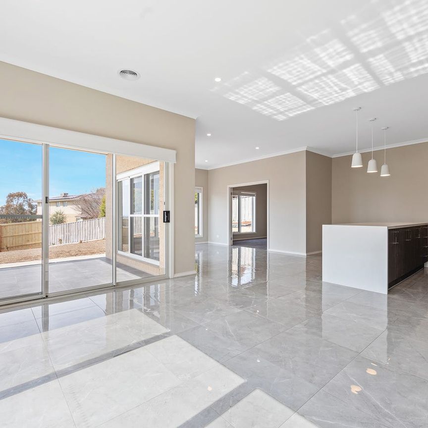 Stunning Five-Bedroom Residence with Premium Finishes - Photo 1