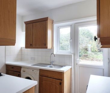3 Bed Semi-Detached House, Blanmerle Road, SE9 - Photo 3