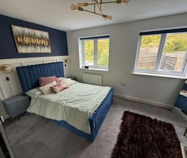Hillview Gardens, High Wycombe, HP13 - Photo 3