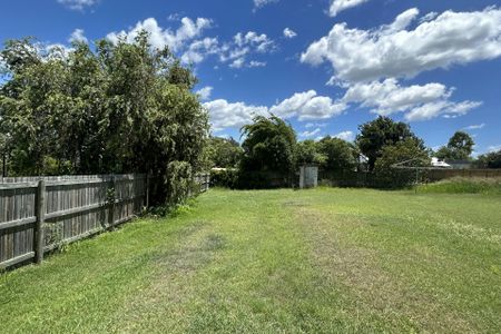 ENJOY THE NATURAL LIGHT, FUNCTIONAL LAYOUT AND HIGH SET HOME THAT IS AVIALABLE FOR RENT NOW! - Photo 2