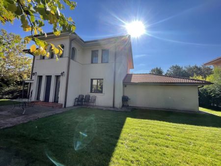 Curtea Domneasca, vilă individuală, 6 camere, 3 bai, garaj - Fotografie 3