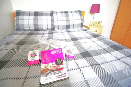 1 bedroom in a house share to rent - Photo 2