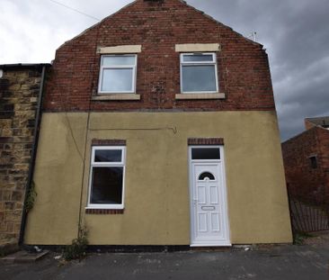 3 bedroom end of terrace house to rent - Photo 2