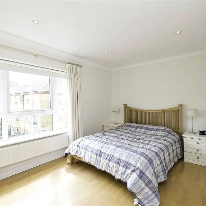 1 bedroom flat in Chiswick - Photo 2