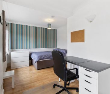 2 bedroom semi-detached house to rent - Photo 2